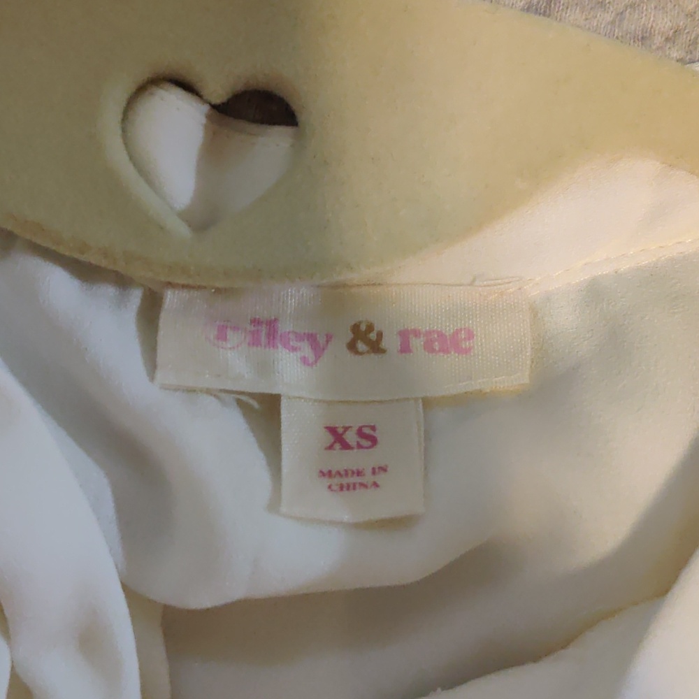 NWT Riley & Rae Cream Ruffle Blouse Size XS - Picture 2 of 9